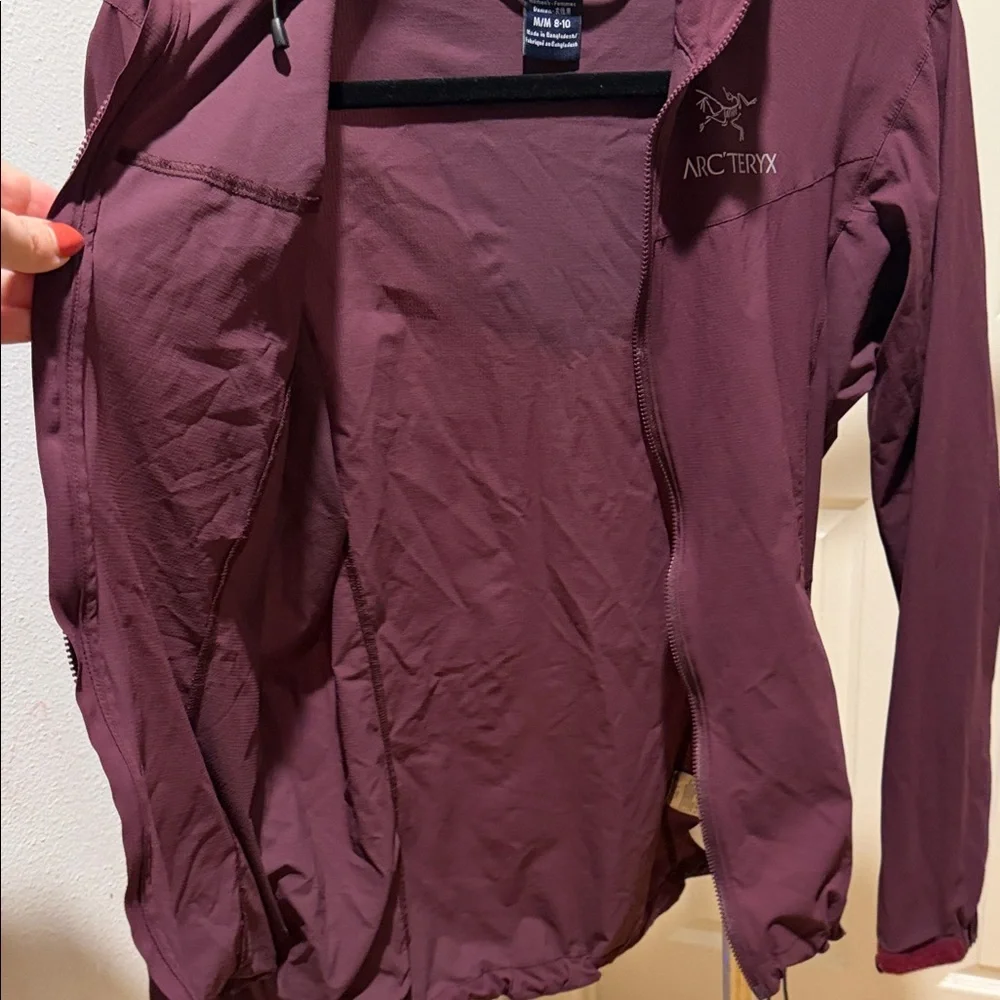 Arc'teryx Women's maroon rain Jacket - Picture 4 of 7